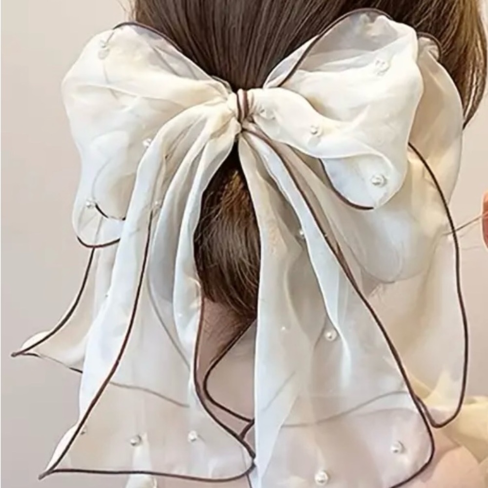 Elegant White Bow Hair Accessory